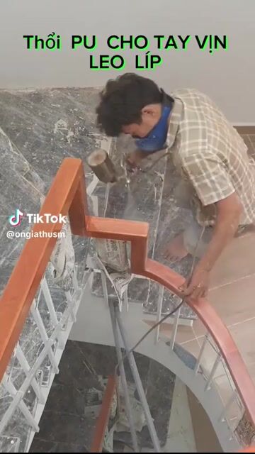 Thổi PU tay vịn cầu thang. Dịch vụ tại Quận 7 Tp Hồ Chí Minh được đăng bởi đoàn thị thu sâm  hình 1