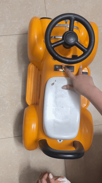 Xe điện đồ chơi trẻ em Vàng Nhựa. Mua bán Mẹ và bé tại Huyện Hóc Môn Tp Hồ Chí Minh được đăng bởi Nguyễn Quý Dương hình 1