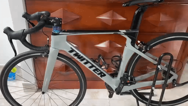 Xe đạp đua Twitter R5 Carbon 48cm. Mua bán Xe đạp tại Quận Bình Tân Tp Hồ Chí Minh được đăng bởi Nguyễn Bá Quyền hình 1