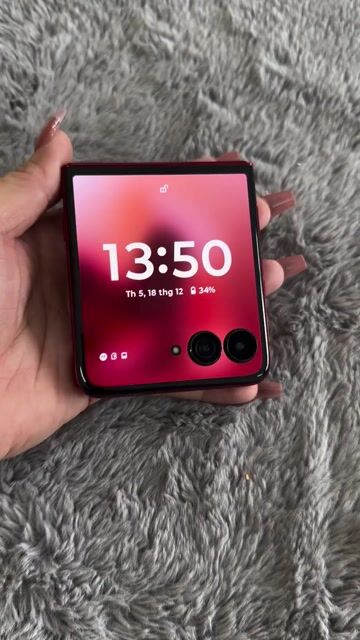 Motorola Razr 60 Ultra ram 12/512GB.Màu Đỏ giá rẻ. Mua bán Điện thoại tại Quận Bình Tân Tp Hồ Chí Minh được đăng bởi Hoàng Anh hình 1