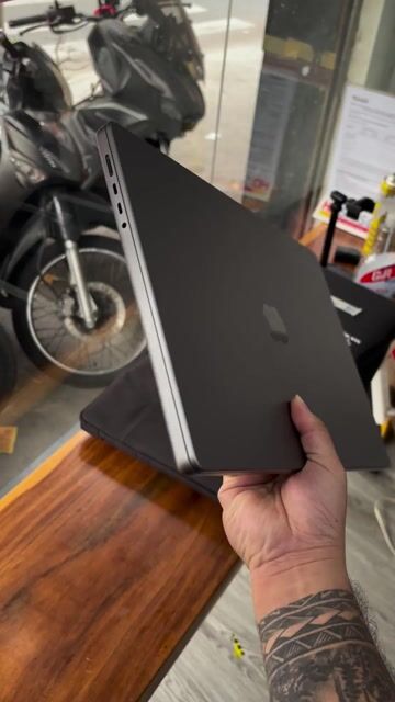 Macbook Pro 16" M1 Max 32/1TB Gray 99%