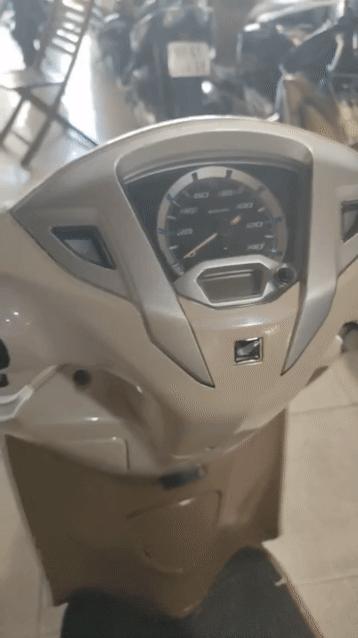 Honda Lead màu Vàng kem. Mua bán Xe máy tại Thành phố Dĩ An Bình Dương được đăng bởi Cửa hàng xe máy Anh Khoa  hình 1