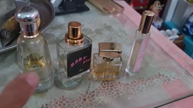 Nước hoa nữ 4 chai đa dạng thơm lâu giá rẻ ạ. Mua bán Nước hoa tại Quận 3 Tp Hồ Chí Minh được đăng bởi Sơn hình 1