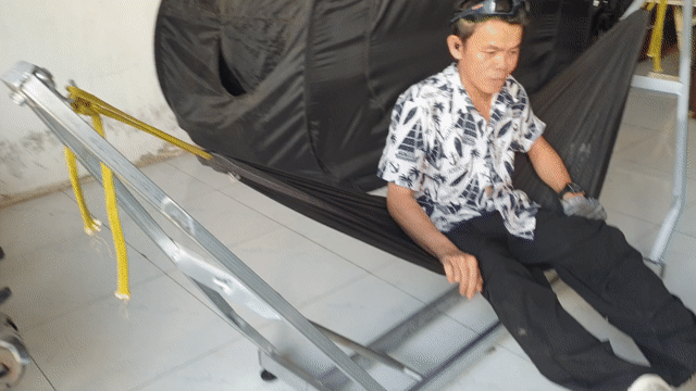 Võng xếp Kim loại, vải Đen bạc. Mua bán Nội thất, đồ gia dụng khác tại Thị xã Bến Cát Bình Dương được đăng bởi Vũ Quốc Sử hình 1