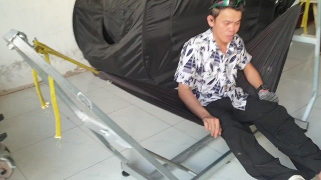 Võng xếp Kim loại, vải Đen bạc. Mua bán Nội thất, đồ gia dụng khác tại Thị xã Bến Cát Bình Dương được đăng bởi Vũ Quốc Sử hình 1