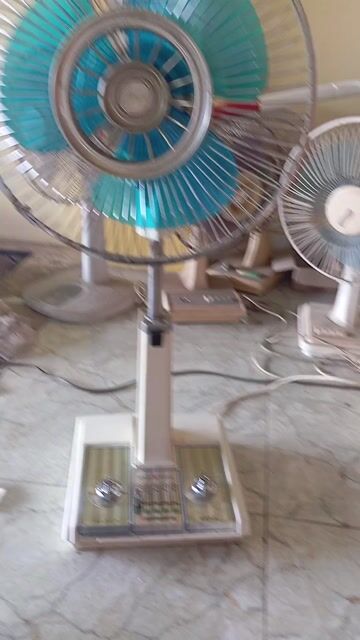 Quạt điện Xanh Trắng Kim loại Nhựa. Mua bán Quạt tại Huyện Thuỷ Nguyên Hải Phòng được đăng bởi Long Pham hình 1