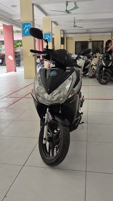 Honda Airblade 2011 Đen-Bạc 108cc. Mua bán Xe máy tại Quận Hai Bà Trưng Hà Nội được đăng bởi Lê Thanh Hải hình 1
