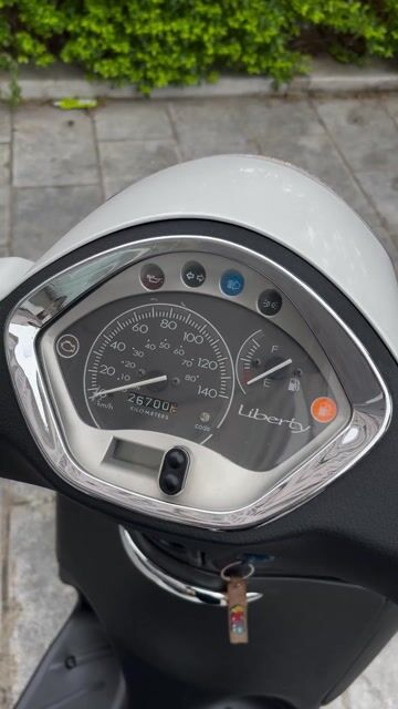 Liberty 125 ie 2012 màu trắng xe như mới. Mua bán Xe máy tại Quận Cầu Giấy Hà Nội được đăng bởi Anh Khoa hình 1