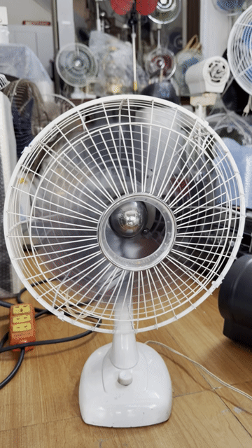 Quạt bàn Sharp cổ điển 30cm. Mua bán Quạt tại Thành phố Hải Dương Hải Dương được đăng bởi hồ văn út  hình 1