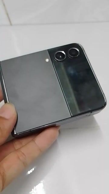 Điện thoại gập Đen Hỏng màn hình. Mua bán Điện thoại tại Quận 7 Tp Hồ Chí Minh được đăng bởi Thuận hình 1
