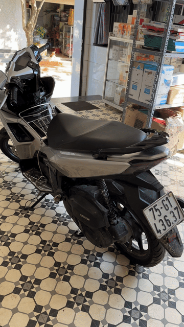 Honda Air Blade 2022 Bạc 15.000 km. Mua bán Xe máy tại Huyện Phú Lộc Thừa Thiên Huế được đăng bởi Cầm đồ Tứ Nguyễn hình 1