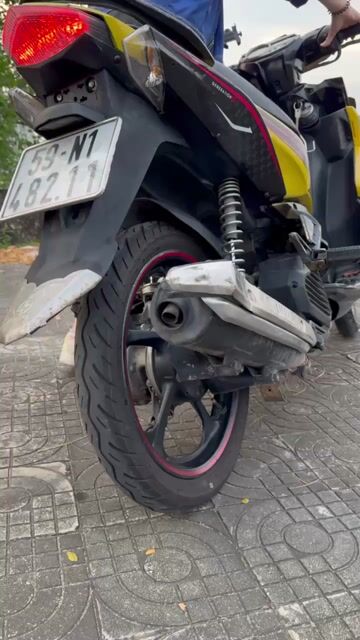 Yamaha Nouvo 5 2012 Vàng. Mua bán Xe máy tại Quận Ngũ Hành Sơn Đà Nẵng được đăng bởi Ekaterina Fender hình 1