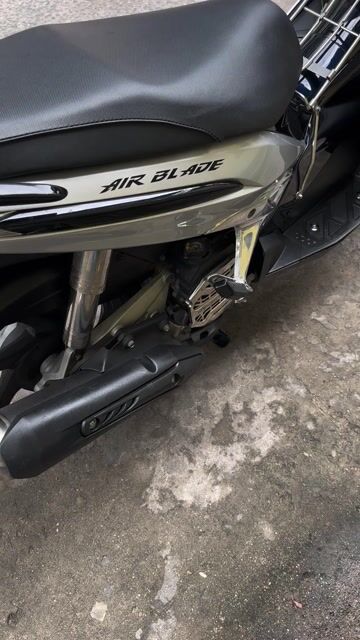 Honda Air Blade 2010 FI Bạc đen. Mua bán Xe máy tại Quận 12 Tp Hồ Chí Minh được đăng bởi Cầm đồ Phát  hình 1