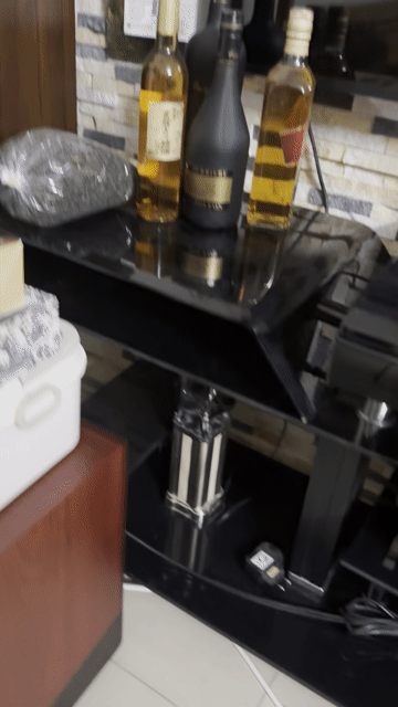 Thanh lý Kệ tivi Kính Kim loại Đen đã qua. Mua bán Tủ, kệ gia đình tại Thành phố Phủ Lý Hà Nam được đăng bởi Hiền hình 1