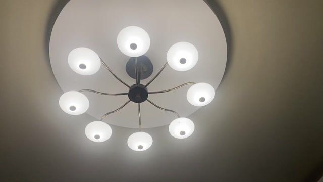 Đèn chùm 8 bóng Vàng, trắng, vàng nhạt. Mua bán Đèn tại Huyện Châu Đức Bà Rịa - Vũng Tàu được đăng bởi Nhã Hân hình 1