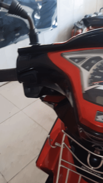 Honda Air Blade Đỏ đen Máy zin êm. Mua bán Xe máy tại Thành phố Dĩ An Bình Dương được đăng bởi Cửa hàng xe máy Anh Khoa  hình 1