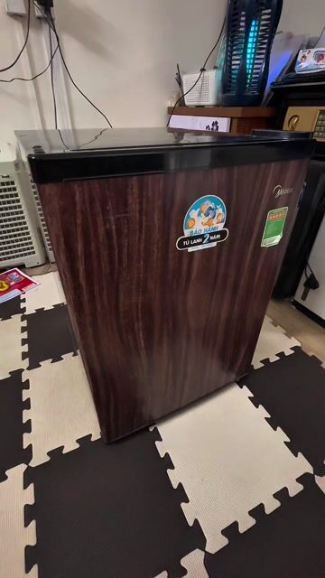 Thanh lý tử lạnh mini Midea HS-90SN 67 Lít Vân gỗ. Mua bán Tủ lạnh tại Quận Hoàng Mai Hà Nội được đăng bởi Giày dép VN xuất khẩu chính hãng giá rẻ  hình 1