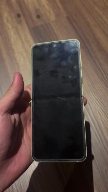Samsung Zflip 6 Vàng Đã qua sử dụng. Mua bán Điện thoại tại Quận Bình Tân Tp Hồ Chí Minh được đăng bởi sơn hình 1