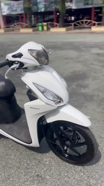 Honda Vision 2017 Trắng đen. Mua bán Xe máy tại Quận 11 Tp Hồ Chí Minh được đăng bởi Hưng Từ hình 1