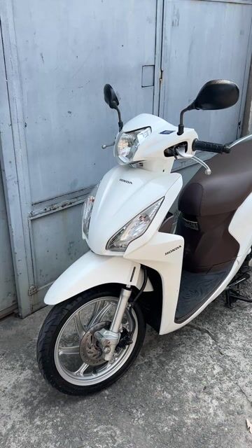 Honda Vision 2015 màu Trắng. Mua bán Xe máy tại Quận 12 Tp Hồ Chí Minh được đăng bởi Nguyễn Định Hồng Dũng hình 1