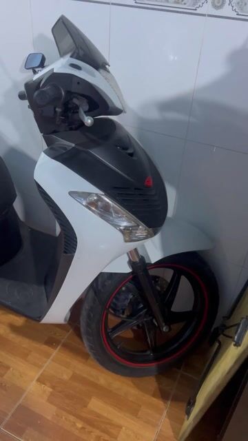 Honda SH Ý màu Trắng. Mua bán Xe máy tại Quận Bình Tân Tp Hồ Chí Minh được đăng bởi Hồ văn dy hình 1