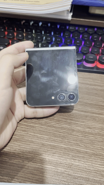 Samsung Galaxy Z Flip 5 Xanh Màn đốm. Mua bán Điện thoại tại Quận Bình Thạnh Tp Hồ Chí Minh được đăng bởi Duy Phương  hình 1
