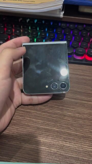 Samsung Galaxy Z Flip 5 Xanh Màn đốm. Mua bán Điện thoại tại Quận Bình Thạnh Tp Hồ Chí Minh được đăng bởi Duy Phương  hình 1