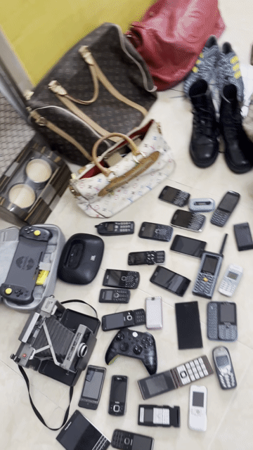 Giày Adidas túi gucci LV hãng nokia taycầm Dobe đh. Mua bán Giày dép tại Quận Tân Phú Tp Hồ Chí Minh được đăng bởi Trương Hiệp hình 1