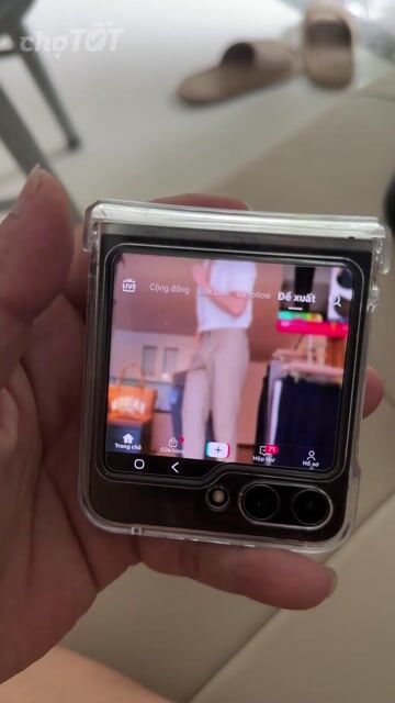 Samsung Z Flip 5 hỏng màn hình trong. Mua bán Điện thoại tại Thành phố Huế Thừa Thiên Huế được đăng bởi Diện Lê hình 1