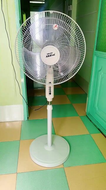 Quạt đứng Trần Phát AKIFan Trắng. Mua bán Quạt tại Thành phố Long Xuyên An Giang được đăng bởi Ngọc Ni hình 1