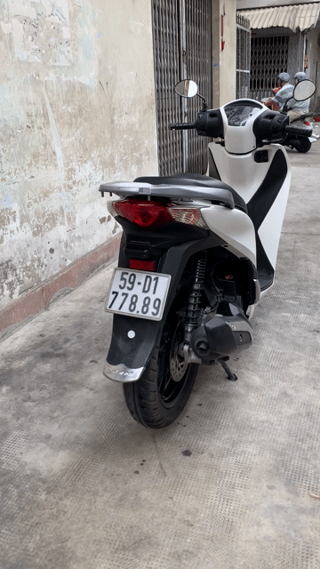 Honda SH 150i 2014 Trắng. Mua bán Xe máy tại Quận 11 Tp Hồ Chí Minh được đăng bởi Nguyễn Thị Kim Lợi hình 1