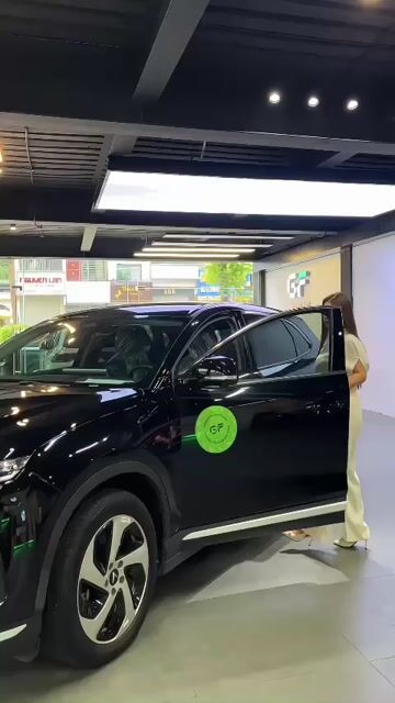 VinFast VF8 S Đen, sản xuất 2024, 8km. Mua bán Ô tô tại Quận Long Biên Hà Nội được đăng bởi Phạm Thị Hương hình 1