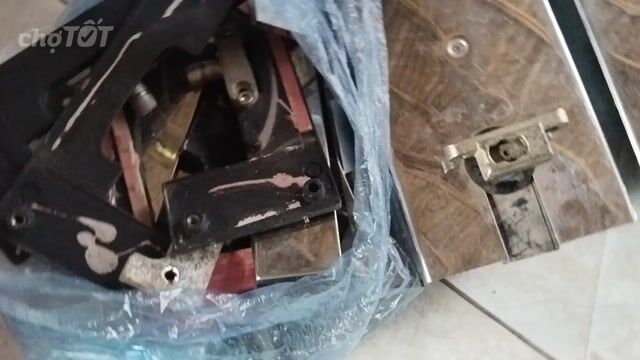Phụ kiện cửa kính Kim loại Bạc 2 cánh. Mua bán Nội thất, đồ gia dụng khác tại Huyện Bình Chánh Tp Hồ Chí Minh được đăng bởi Nguyễn Thanh Tùng hình 1