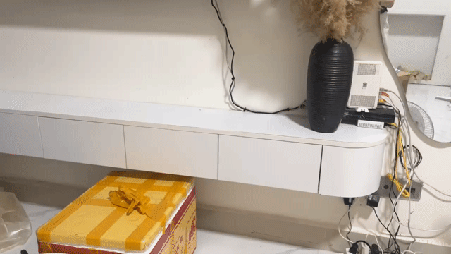 Kệ tivi treo tường trắng 2m cánh lật. Mua bán Nội thất, đồ gia dụng khác tại Thành phố Biên Hòa Đồng Nai được đăng bởi Trinh Trinh hình 1