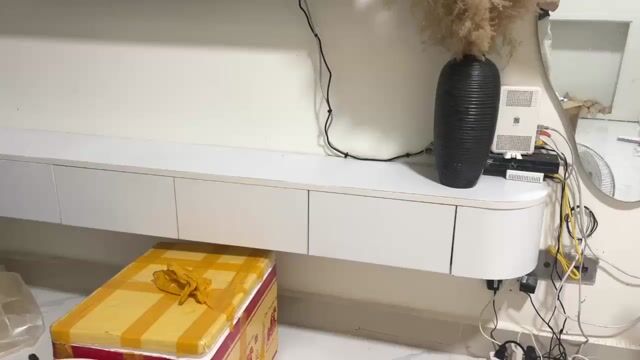 Kệ tivi treo tường trắng 2m cánh lật. Mua bán Nội thất, đồ gia dụng khác tại Thành phố Biên Hòa Đồng Nai được đăng bởi Trinh Trinh hình 1