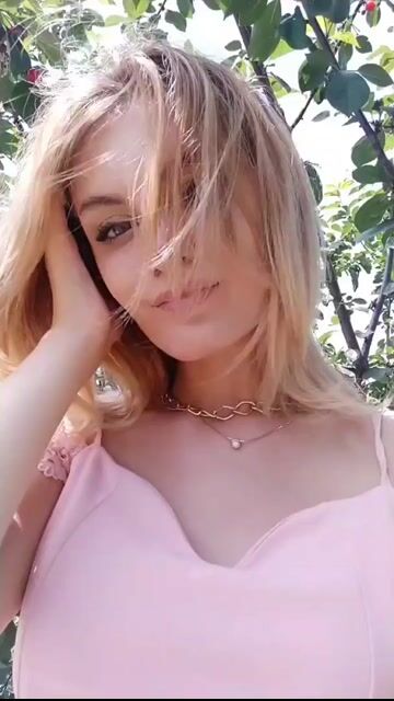 Model - Young Lady dirty