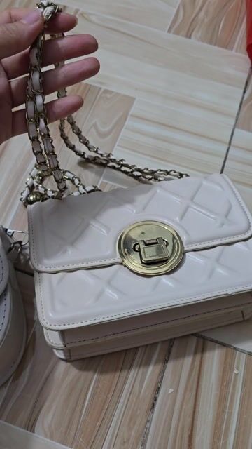 Tặng 2 túi xách đeo, màu trắng kem, size nhỏ. Mua bán Túi xách tại Quận Tân Phú Tp Hồ Chí Minh được đăng bởi Thúy Thanh Tạ hình 1