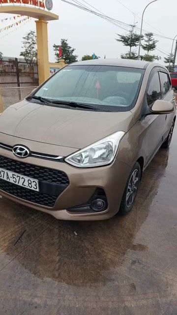 Hyundai i10 Bản đủ Vàng đồng Số sàn. Mua bán Ô tô tại Huyện Quỳnh Lưu Nghệ An được đăng bởi Hoàng Giang hình 1
