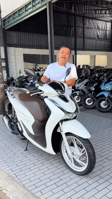 Honda SH 160 ABS 2023 Trắng. Mua bán Xe máy tại Quận Ô Môn Cần Thơ được đăng bởi Trần Tùng hình 1