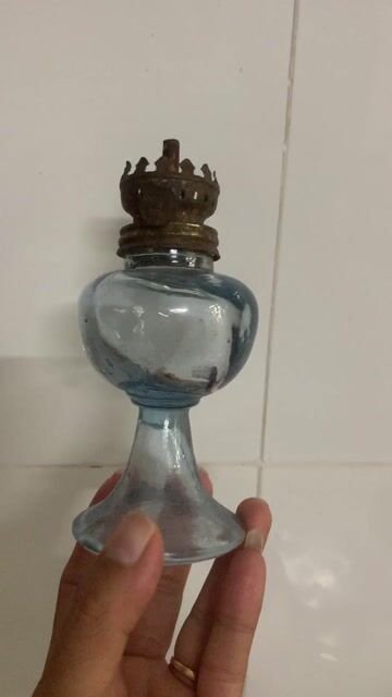 Đèn dầu thủy tinh xanh mini bị tóc. Mua bán Đèn tại Thành phố Long Xuyên An Giang được đăng bởi Mỹ Thới hình 1