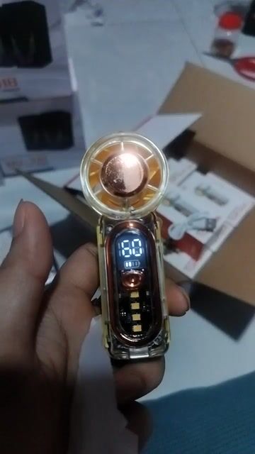 Quạt mini cầm tay TOPGIA Vàng có đèn. Mua bán Quạt tại Quận Tân Phú Tp Hồ Chí Minh được đăng bởi Hạnh hình 1