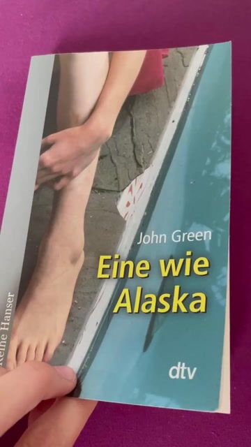 Mein erstes Buch von John Green und ich muss sagen auch wenn ich es mir sehr anders vorgestellt habe hat es mich definitiv überzeugt und mir am Ende sogar ein paar Tränchen entlockt 