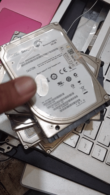Thanh lý lô linh kiện laptop: vỏ, màn, ổ cứng 600k. Mua bán Linh kiện (RAM, Card...) tại Quận Phú Nhuận Tp Hồ Chí Minh được đăng bởi Ngọc Anh Khoa hình 1