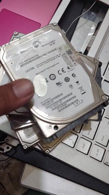 Thanh lý lô linh kiện laptop: vỏ, màn, ổ cứng 600k. Mua bán Linh kiện (RAM, Card...) tại Quận Phú Nhuận Tp Hồ Chí Minh được đăng bởi Ngọc Anh Khoa hình 1