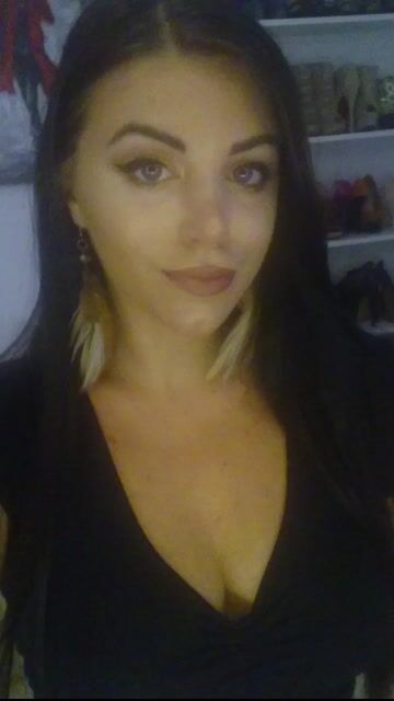 Model - JolieSophie curvy