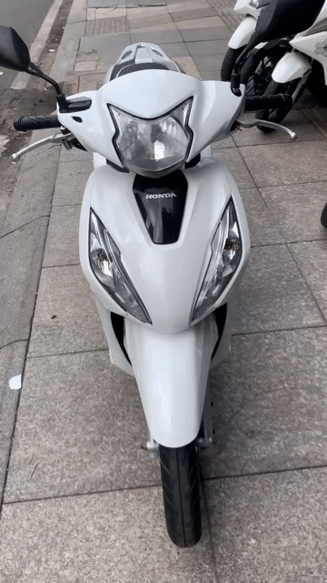 Honda Vision Smartkey 2022 Trắng. Mua bán Xe máy tại Quận Tân Phú Tp Hồ Chí Minh được đăng bởi Tuanduy hình 1