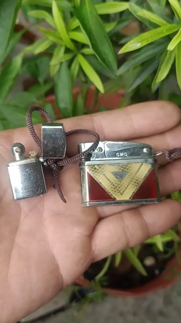 Bật lửa Mini Japan Kim loại Bạc, Đỏ chưa châm xăng. Mua bán Đồ sưu tầm, đồ cổ tại Thành phố Dĩ An Bình Dương được đăng bởi Vuong bao truc hình 1