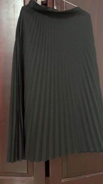 pass chân váy xếp li OLV, size s, dài 80cm