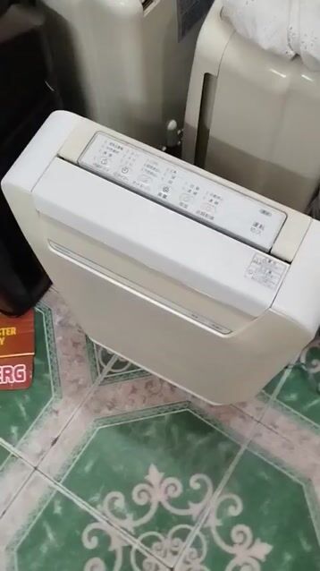 Máy hút ẩm Toshiba Trắng kem. Mua bán Nội thất, đồ gia dụng khác tại Huyện Gia Lâm Hà Nội được đăng bởi Trần Thanh Thủy hình 1