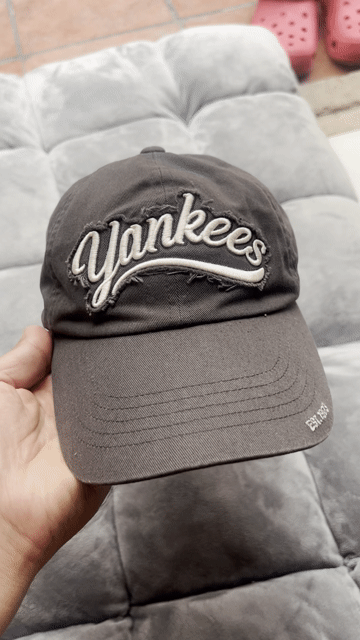 Nón MLB Yankees Đen xi măng Vải Unisex. Mua bán Phụ kiện thời trang khác tại Quận 7 Tp Hồ Chí Minh được đăng bởi Bá Dương hình 1